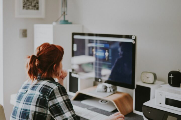 women on the computer