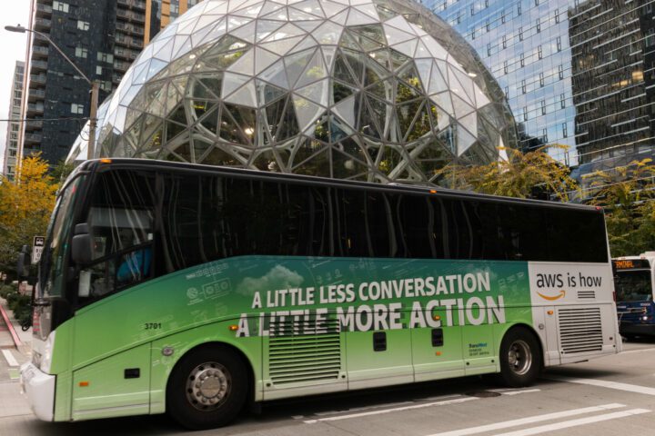 aws-amazon-cloud-green bus