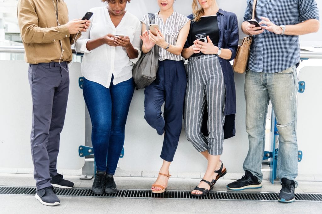 friends-on-phones