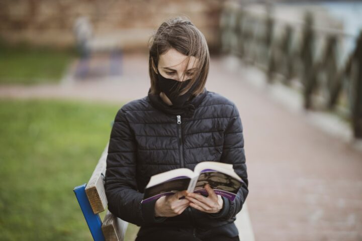 girl-with-mask-reading-book