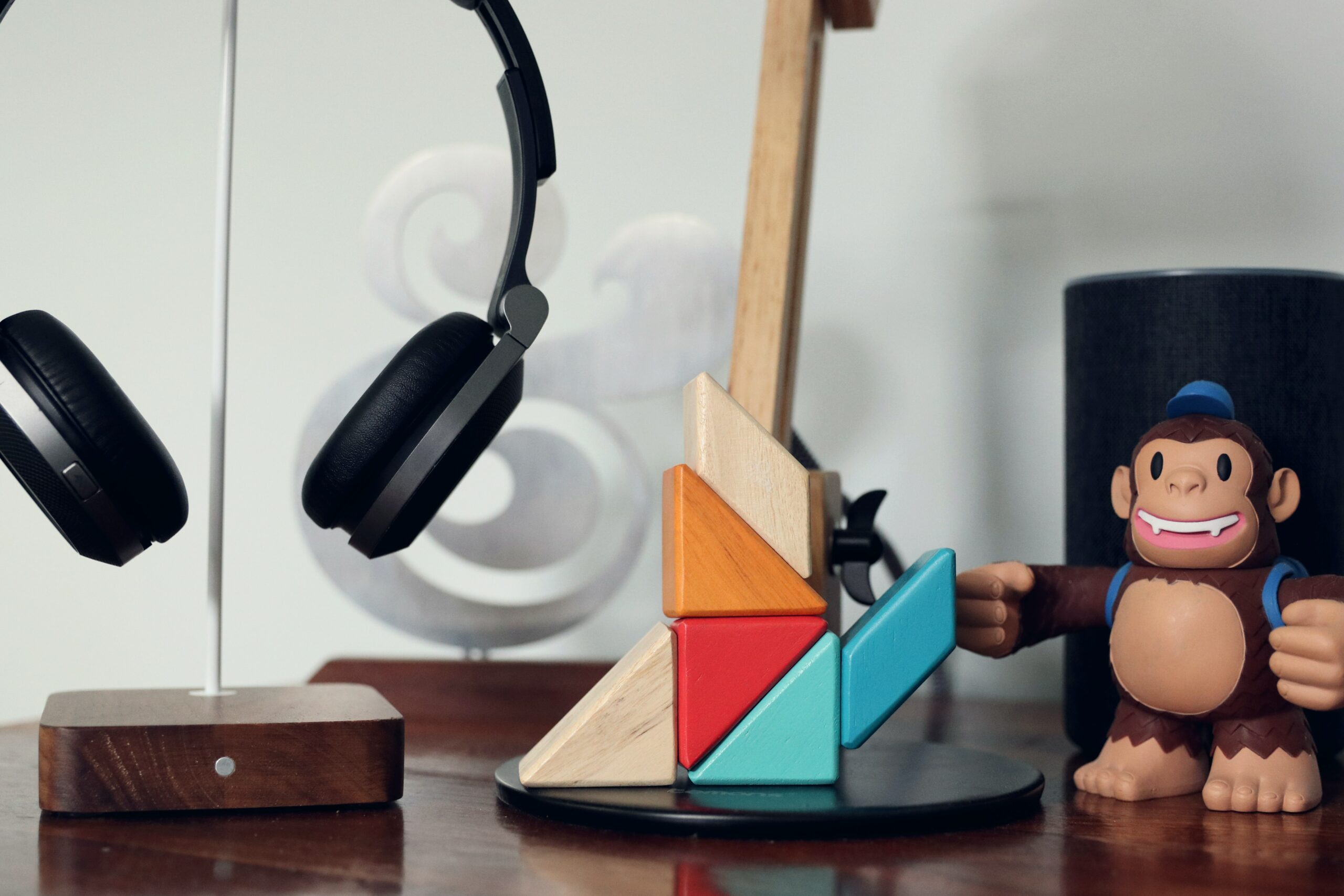 mailchimp-freddie-on-table