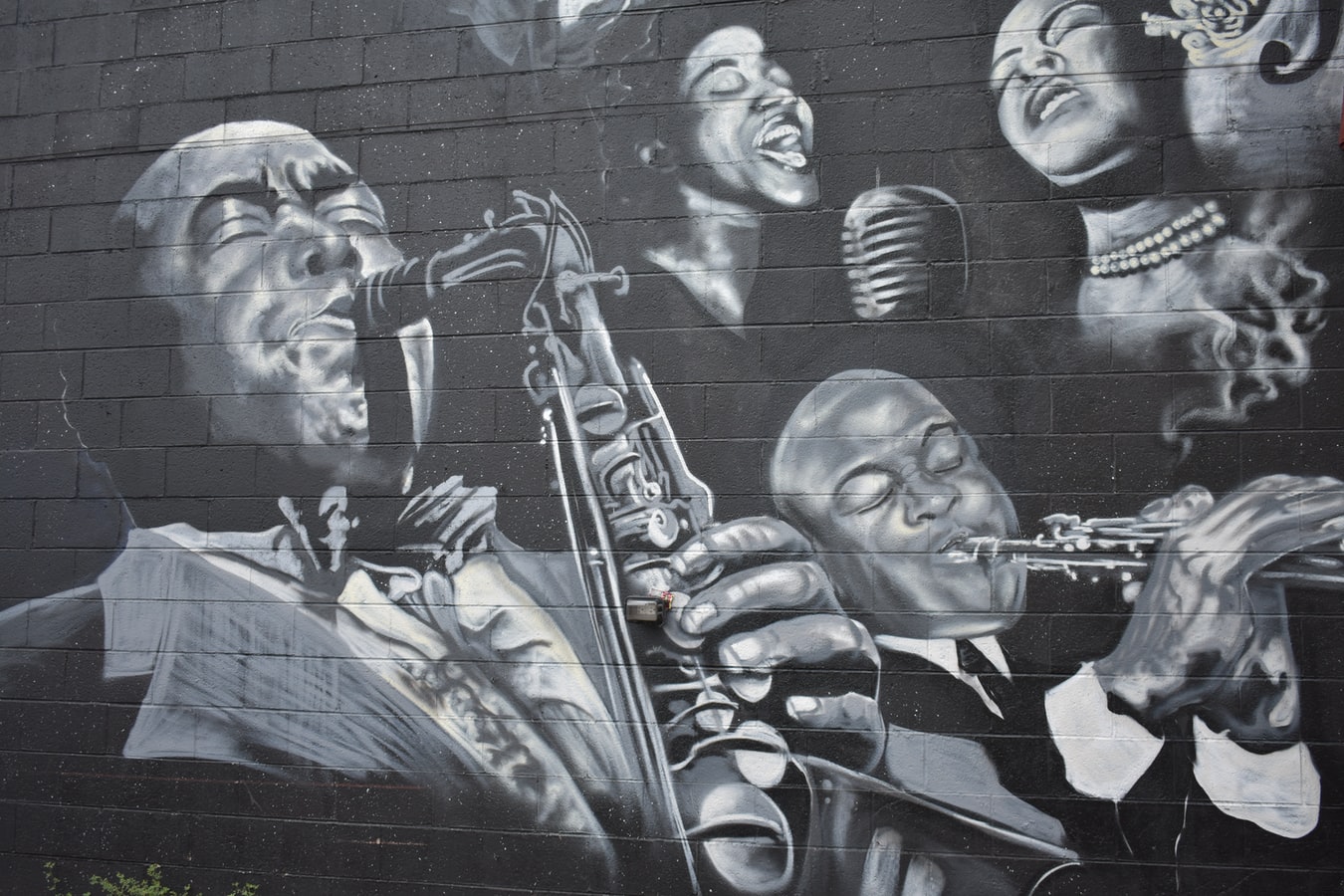 musicians on the wall