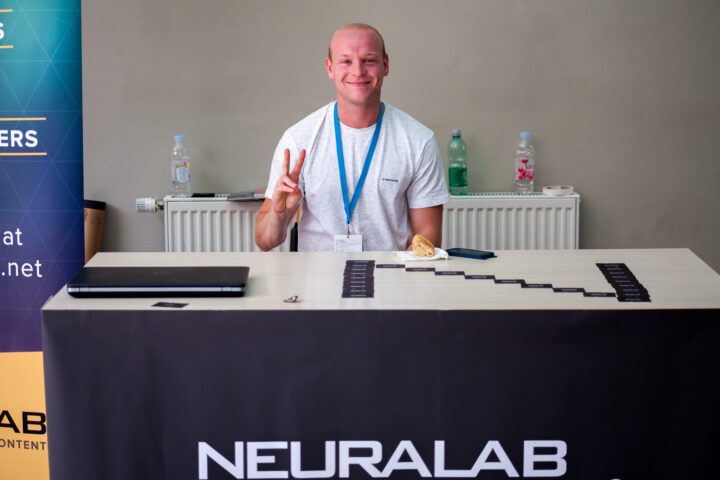 antonio wchr split neuralab stand